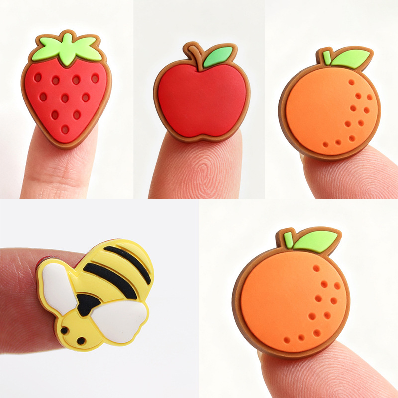 Etiqueta de plástico de goteo tridimensional 3D personalizada sello de plástico blando de PVC se puede pegar en la espalda etiqueta de Goma de material PET para planchar silicona de costura
