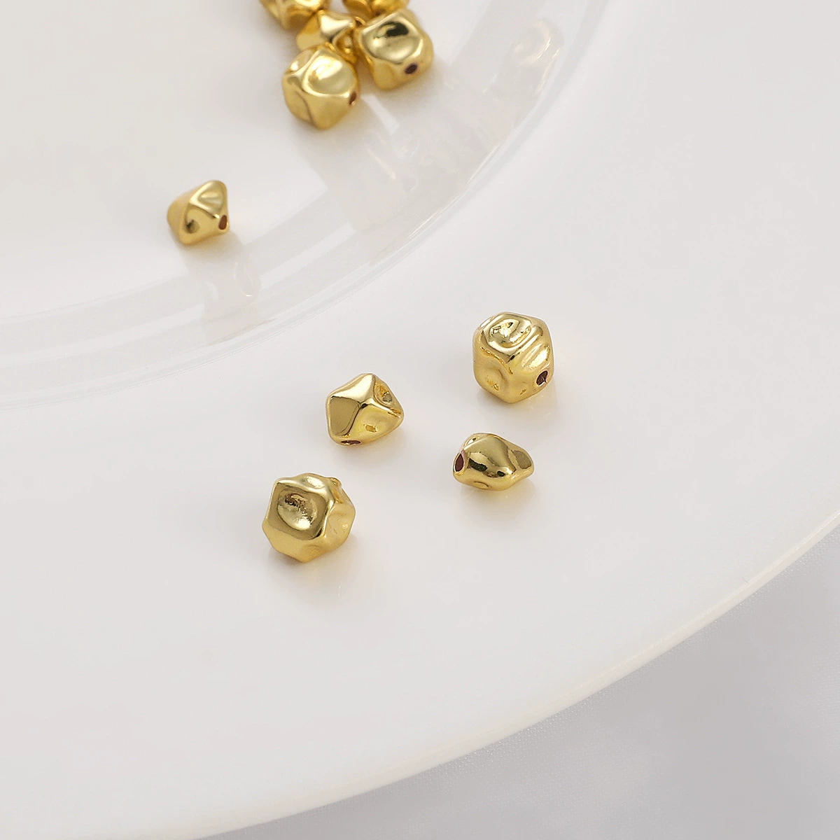 Медное покрытие 14-каратное золото с покрытием цвета каменная головка бусы ручной работы