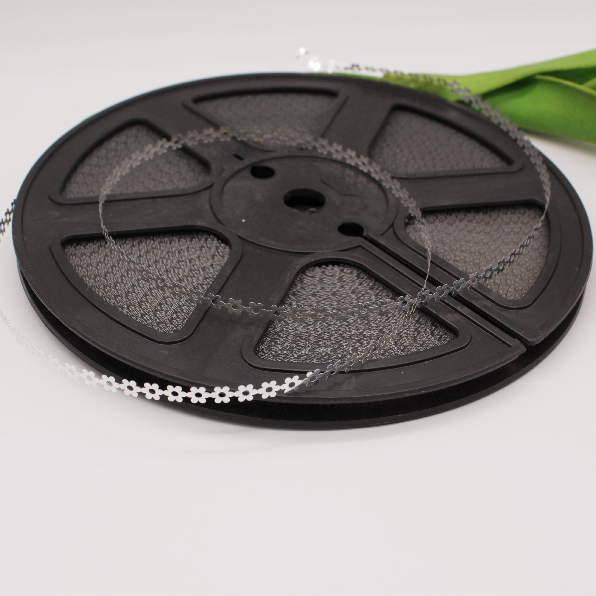 环保绣花片 绣花机专用亮片 环保品质 连片亮片