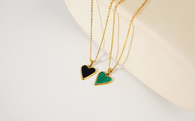 Heart Shaped Enamel Fashion Retro Pendant Simple Titanium Steel Clavicle Necklace display picture 3