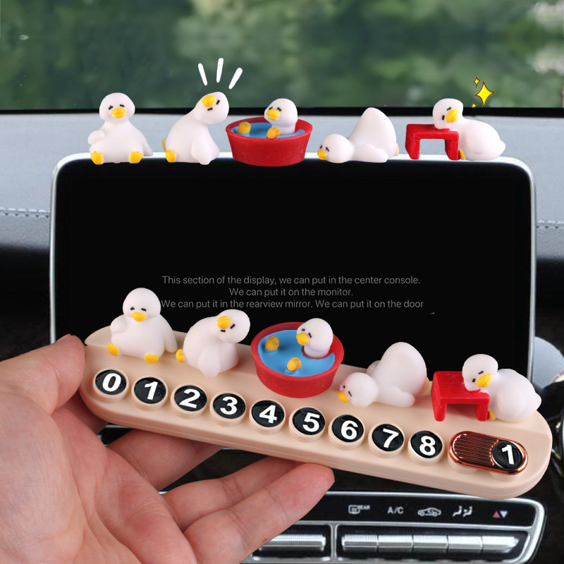 Lindo y cansado pato, pequeño pato blanco, tarjeta de estacionamiento de coche, consola central de coche de escritorio, decoración de pantalla de computadora