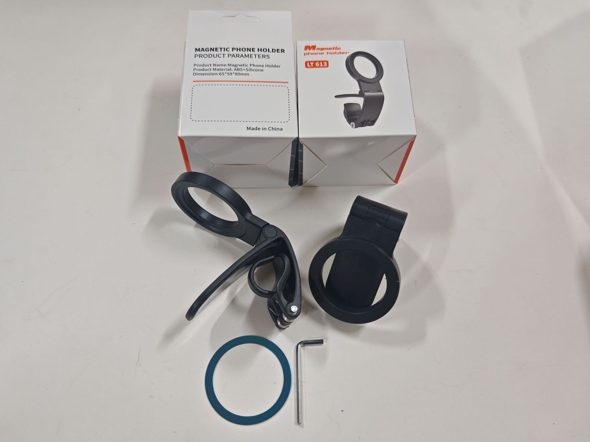 New MagSafe car dashboard clip-on phone navigation support stand, foldable magnetic car mount