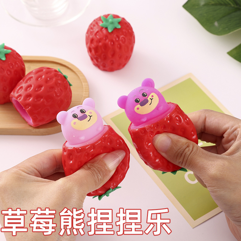 Taza de fresa extruida juguetes creativos osos pellizco pellizco Le desempaquetar artefactos mágicos taza de fresa extruida taza de venta caliente