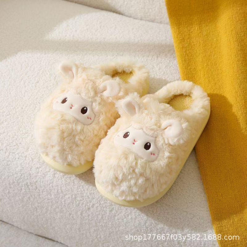 Hermosas zapatillas de algodón suave de invierno para mujeres de fondo grueso de dibujos animados para interiores calentadores de algodón de peluche zapatos de invierno para mujeres lindas
