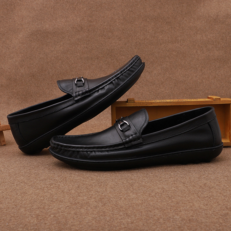 2023 new summer men's low-top soft-soled beanie shoes, comfortable slip-on flat-heeled casual leather shoes for men