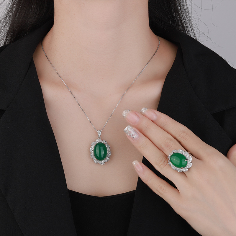 2024 Nueva joyería Zhuang Shengsheng, fondo de cobre, corindón chapado en oro, hielo, temperamento fluorescente, conjunto de calcedonia 15*20