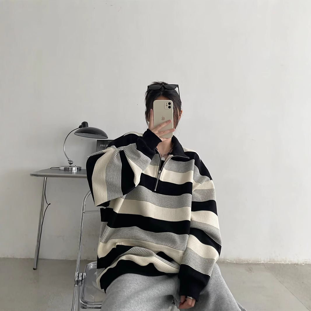 Retro sweatshirt with zipper
