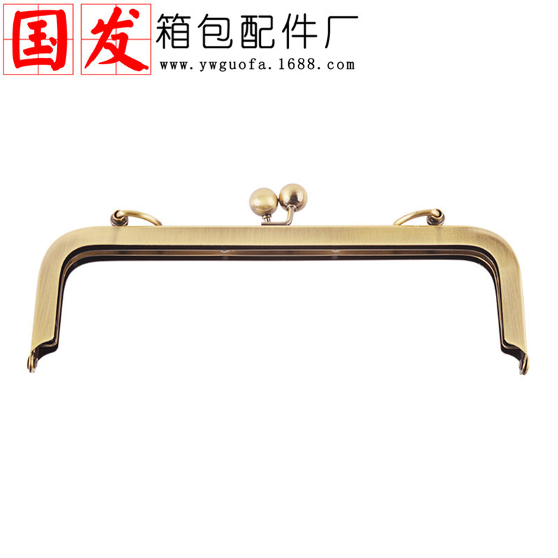 [Nuevo producto] agujero de tornillo 20 * 6.5cm cuadrado brillante retrogrado oro cruzado bolso de mano