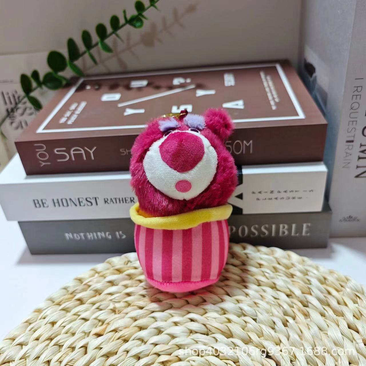 ぬいぐるみのかわいいアクセサリーのぬいぐるみのペンダント卸売りのおもちゃの子供のかばんの漫画の子供の鍵は子供の機械をつかみます。