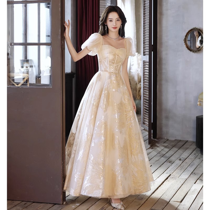Vestido de noche francés femenino de alto nivel de lujo ligero de alto nivel de color champagne nicho de hadas velo anfitrión vestido de examen de arte vocal