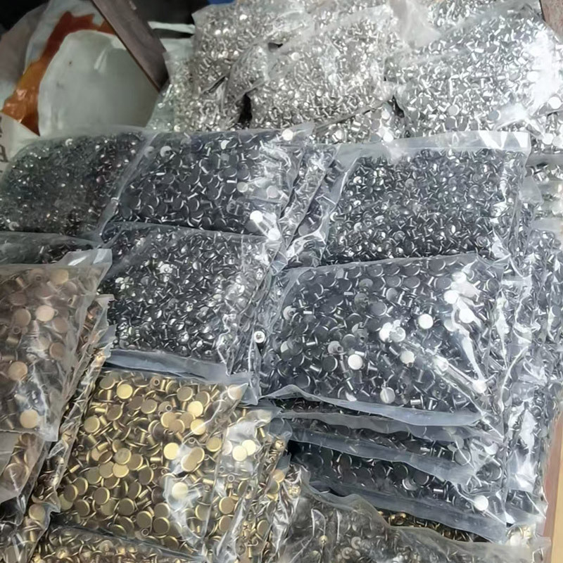 皮带螺丝螺母螺栓铁螺丝合金螺丝铜螺丝不锈钢螺丝腰带螺丝批发