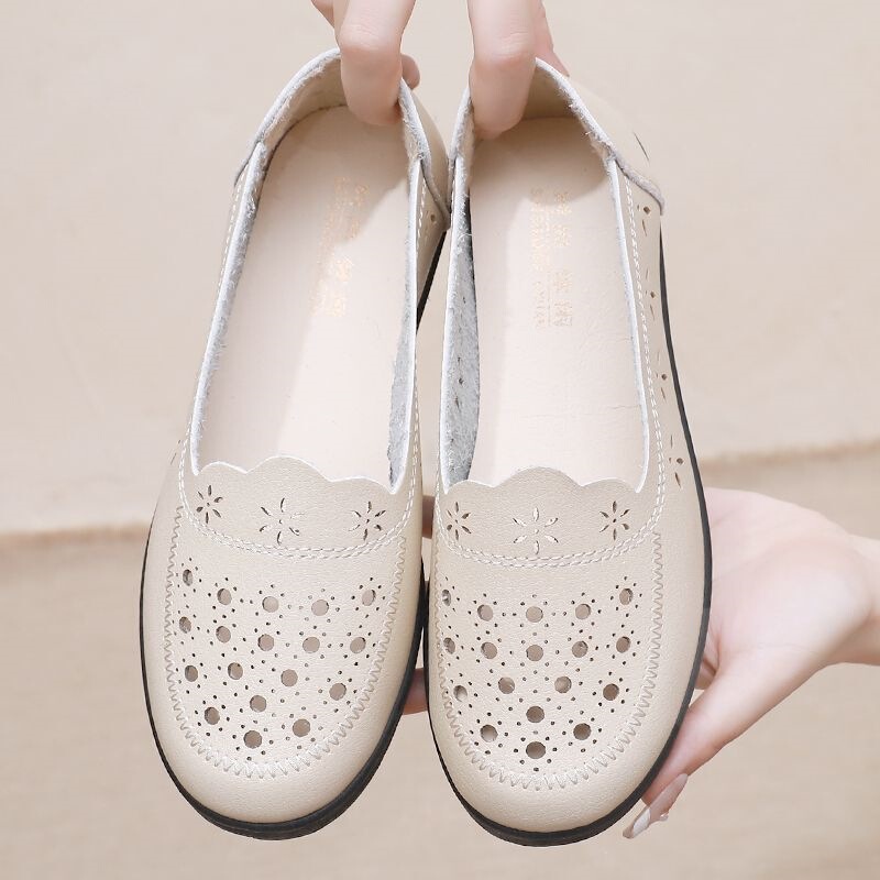 Genuine Leather Texture Mom Sandals, Summer Breathable Hollow Leather Shoes, Non-Slip Flat Shoes for Middle-Aged and Elderly Women, Elderly Hole Shoes Genuine Leather Texture Mom Sandals, Summer Breathable Hollow Leather Shoes, Non-Slip Flat Shoes for Middle-Aged and Elderly Women, Elderly Hole Shoes