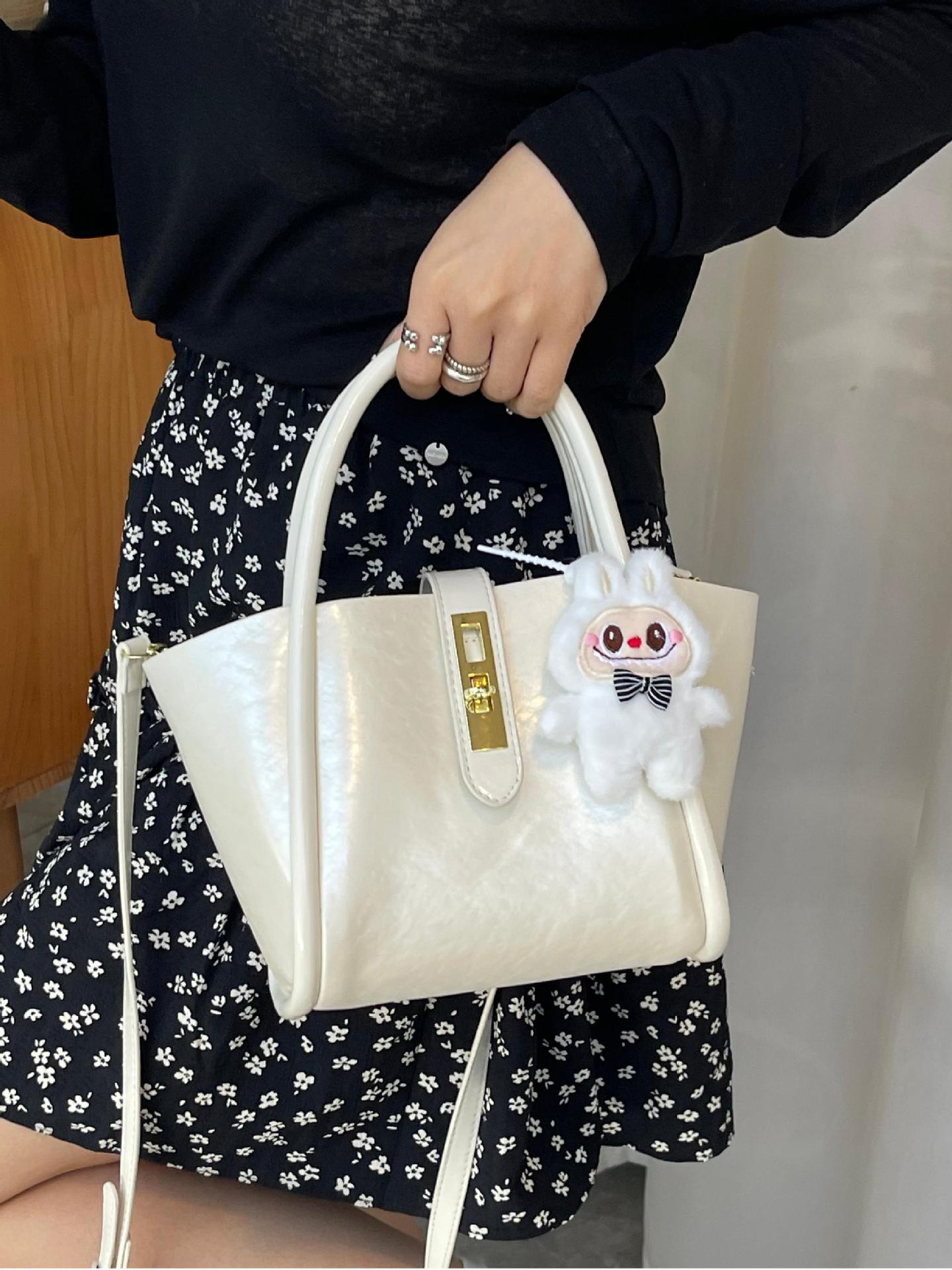 Bolso de canasta de verduras transfronterizo para mujer 2025 nuevo bolso de mensajero de viaje de moda, bolso de cubo de todo fósforo con personalidad de nicho