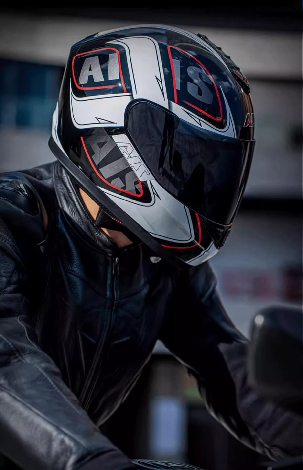 Aishi Men's and Women's Motorcycle Helmets with Personalized Horns, Full-Face Helmets for Motorcycles, Suitable for All Seasons, Summer Electric Safety Helmets, Gray, 3C Certified