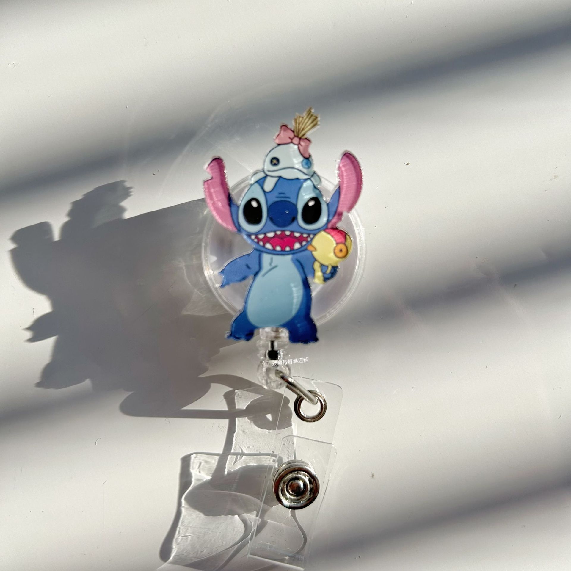 Fácil de tirar de la hebilla retráctil nuevo cartón de dibujos animados enfermeras tarjeta de pecho certificados de trabajo colgante clip de sujeción logotipo especial fácil de tirar