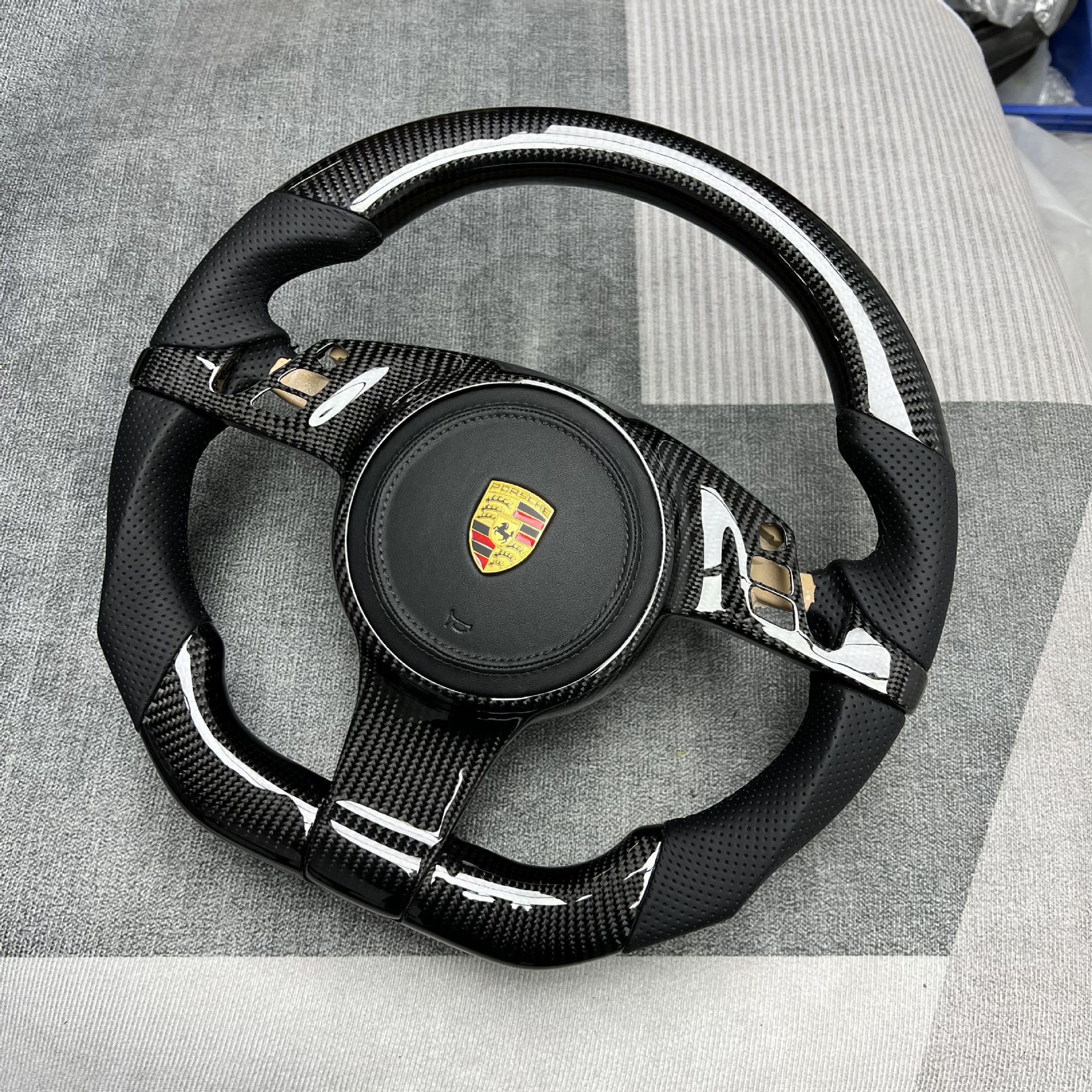 Carbon Fiber Steering Wheel Customization Suitable for Porsche Macan Cayenne Panamera Steering Wheel Processing