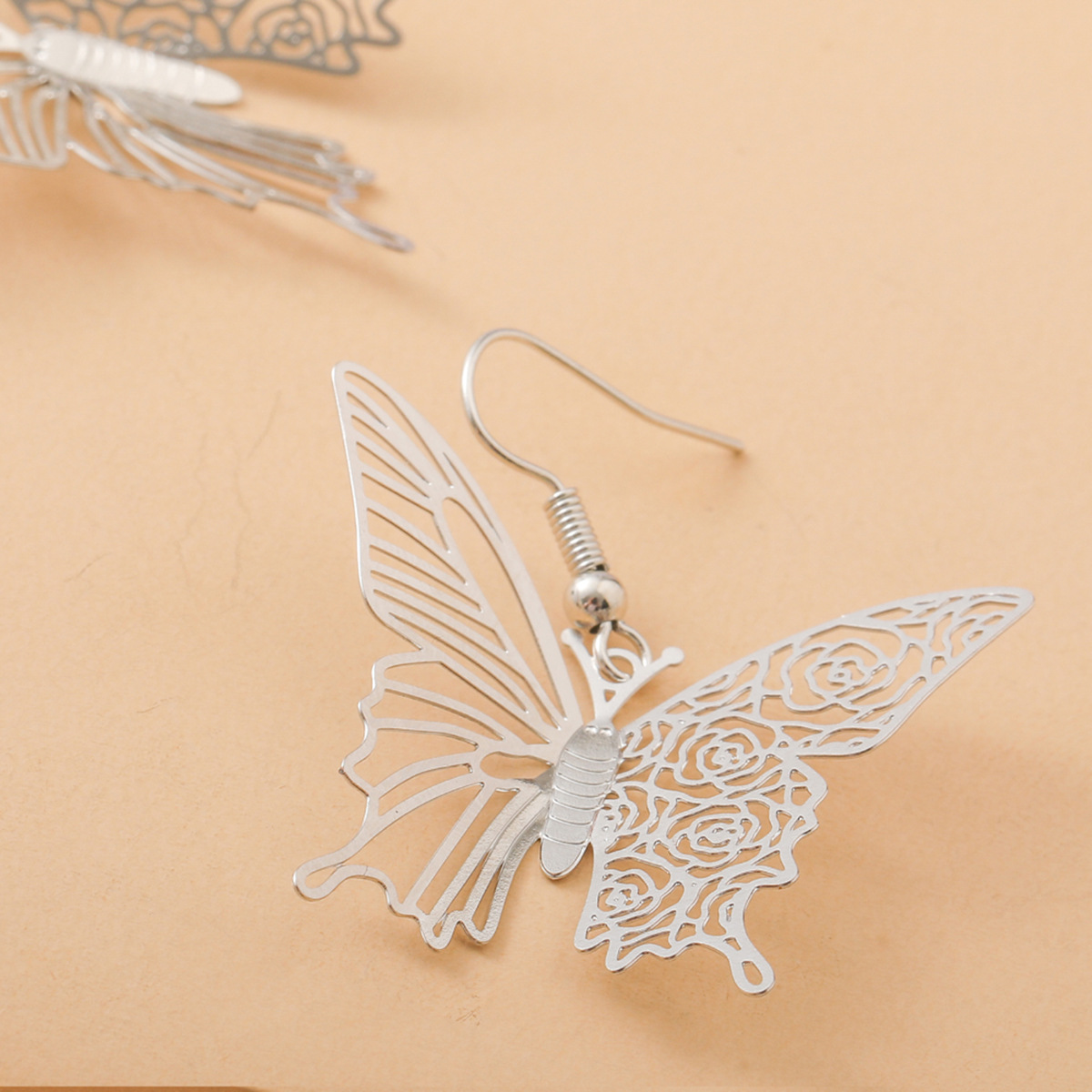 1 Paire Style Ig Style Simple Papillon Placage Évider Métal Boucles D'oreilles display picture 5