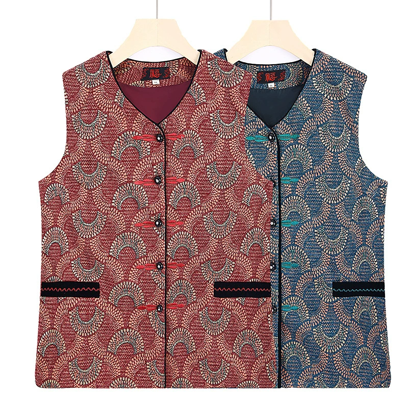 Средний возраст и пожилые люди Весна и осень носят жилет Пальто матери 60-70 лет бабушка носит старую одежду жена верхняя одежда жилет женский