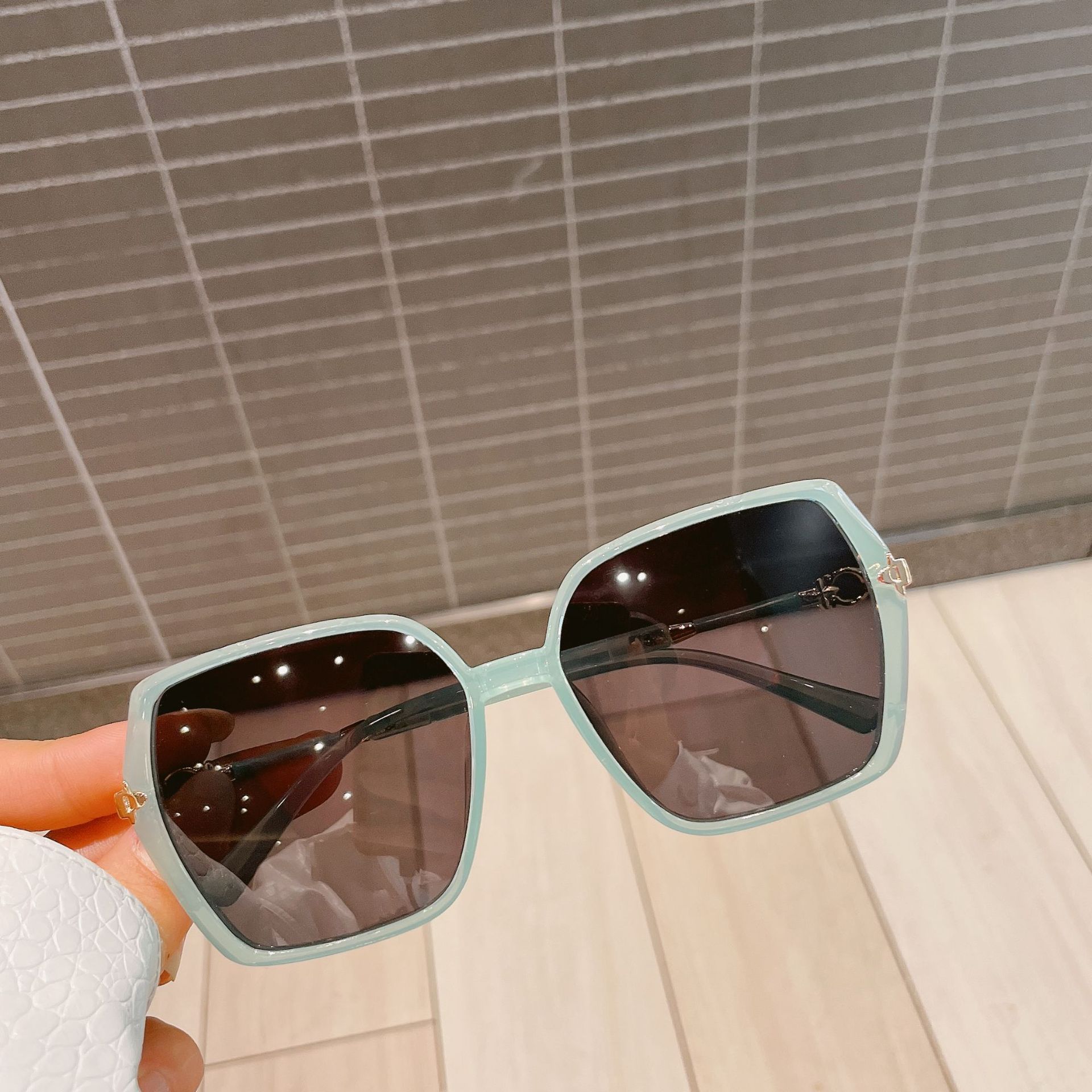 Simple Style Solid Color Resin Square Full Frame Women's Sunglasses display picture 15