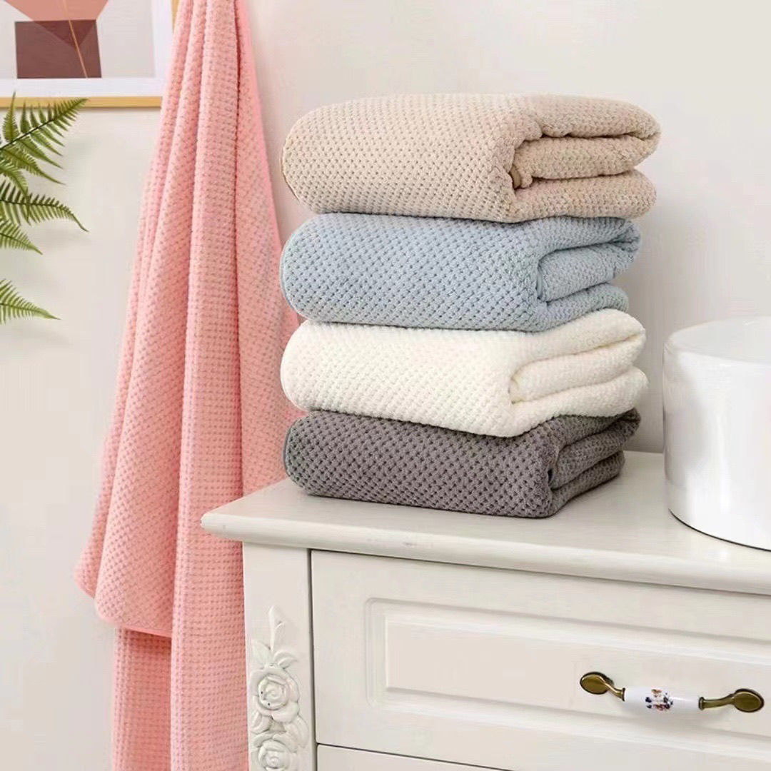 Korallenfarbenes Polar-Handtuchset mit Ananasdesign, extra dick, saugfähig, fusselarm, für Gesichtsreinigung und Bad, Großhandel, saugfähig, fusselarm.