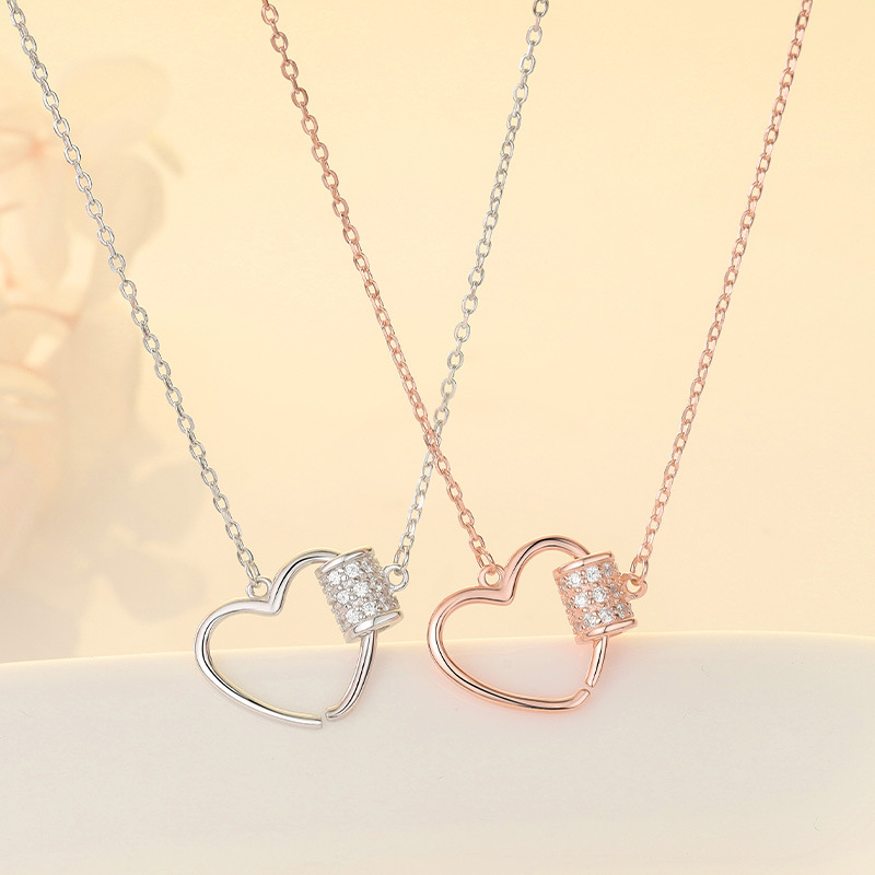 Fashionable necklace heart shaped