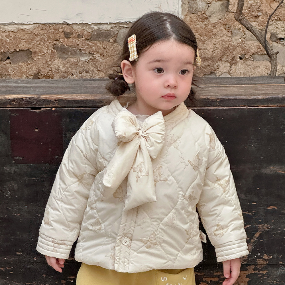 Vestido de un año de niña de estilo chino nuevo rosa, mujer bebé otoño e invierno acolchado grueso de manga larga chaqueta de algodón con lazo grande