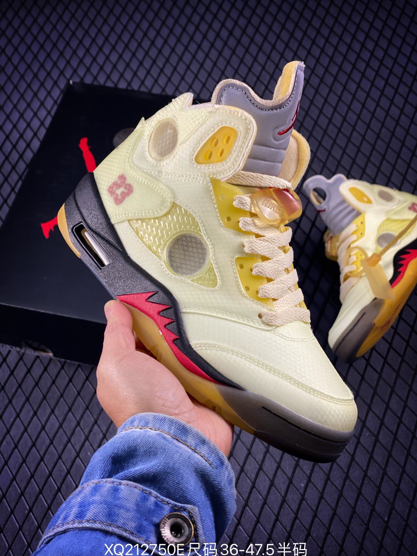 2025 nuevo color AJ5 negro y blanco flujo de arce de batalla real de alto rendimiento retro versátil zapatos deportivos de baloncesto masculino y femenino 3D vertical