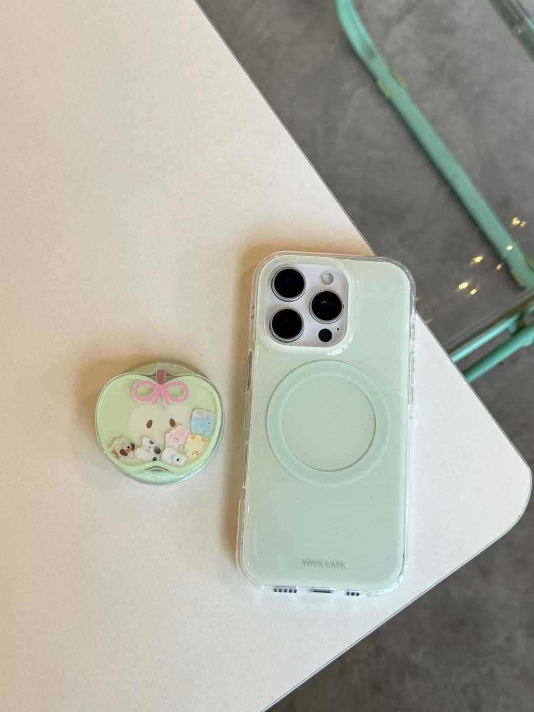 Tinta salpicada de fondo verde de una sola carcasa magnética ym5