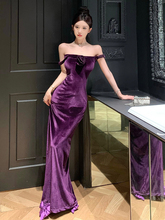 名媛气质高级性感丝绒晚礼服女2024夏款赫本风法式紫色吊带连衣裙