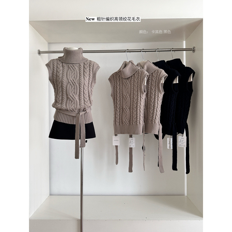 Schnei 2025 Thick-Knit Three-Dimensional Cable Turtleneck with Small Flying Sleeves and Belt, Cable Sweater Vest Available in Two Colors