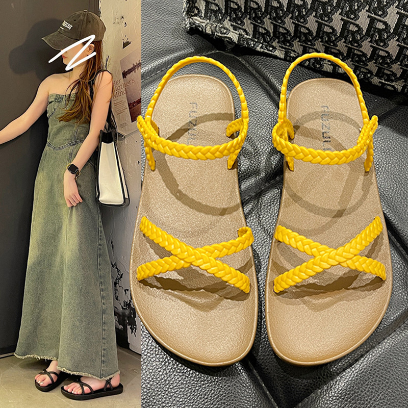 Fashionable summer sandals flat