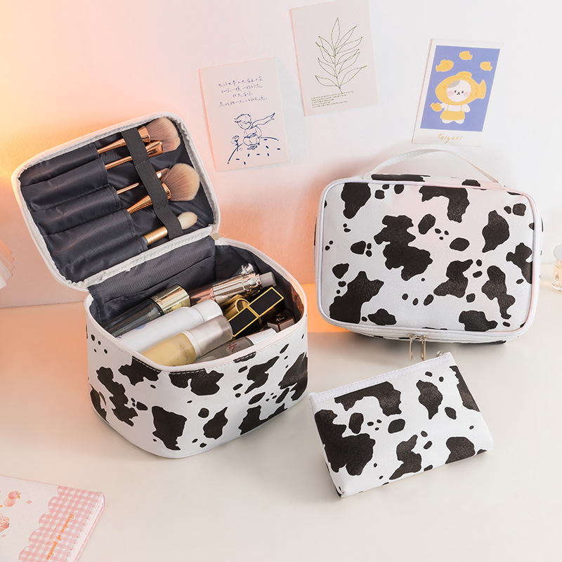 Patrón de vaca PU bolsa de cosméticos impermeable de gran capacidad de alto aspecto portátil avanzado bolsa de almacenamiento cuidado de la piel bolsa de lavado al por mayor