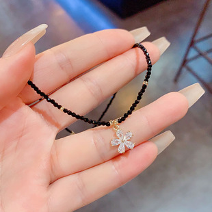 Niche Zircon Flower Multi-Retro Black Crystal Beaded Short Necklace Women's High-End Light Luxury Necklace Chains Women's Trendy