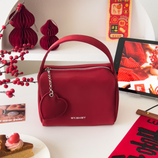 �tɫ����Ů���Ē�������С����n��С���߼���Ƥ����r�а���