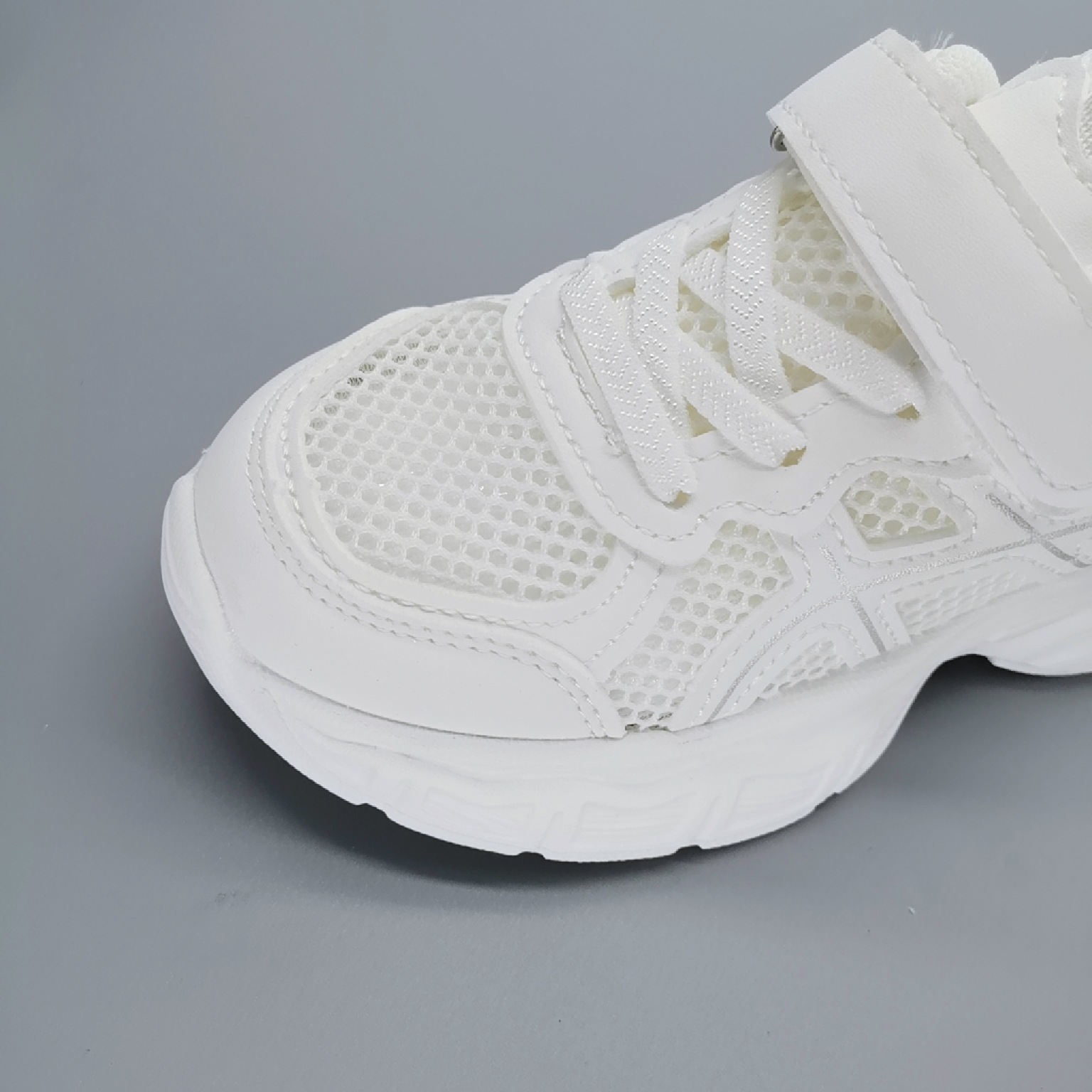 Zapatillas deportivas para niños, tallas 27-31, nuevo modelo de malla única, calzado deportivo infantil, zapatillas para correr con suela ligera.
