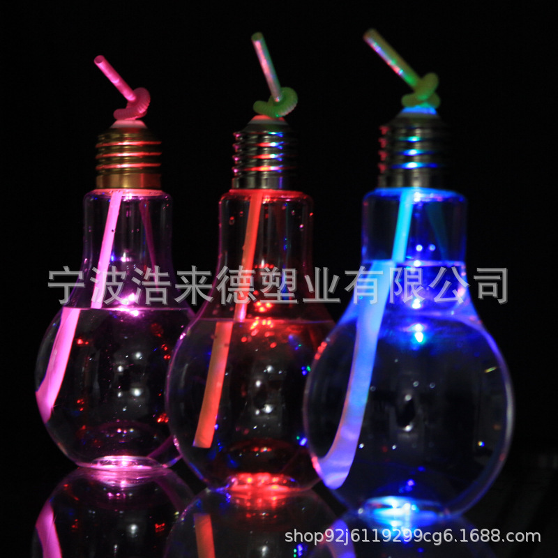 Vasos de plástico PET al por mayor con iluminación LED de tres colores, botellas de plástico creativas y lindas para jugo, bebidas, leche y té.