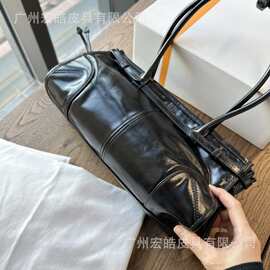 混背王酒红色油蜡皮机车包单肩斜挎包手提托特包高品质图片实拍