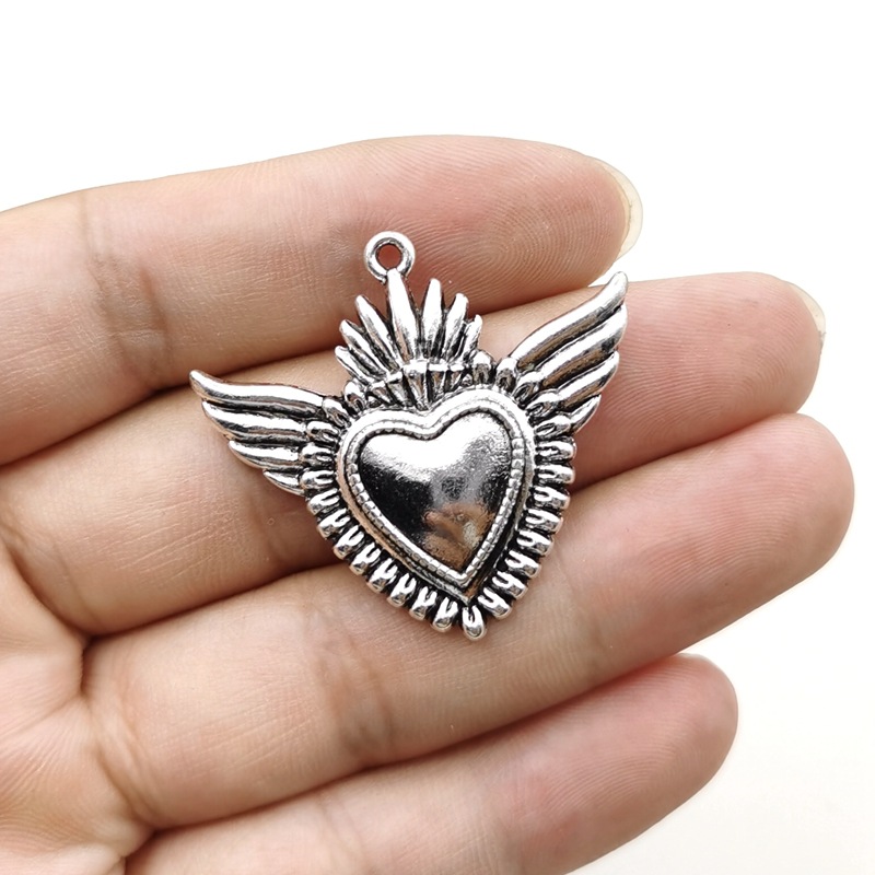 Enamel Design 1 Piece Diameter 4mm Zinc Alloy Heart Shape Pendant