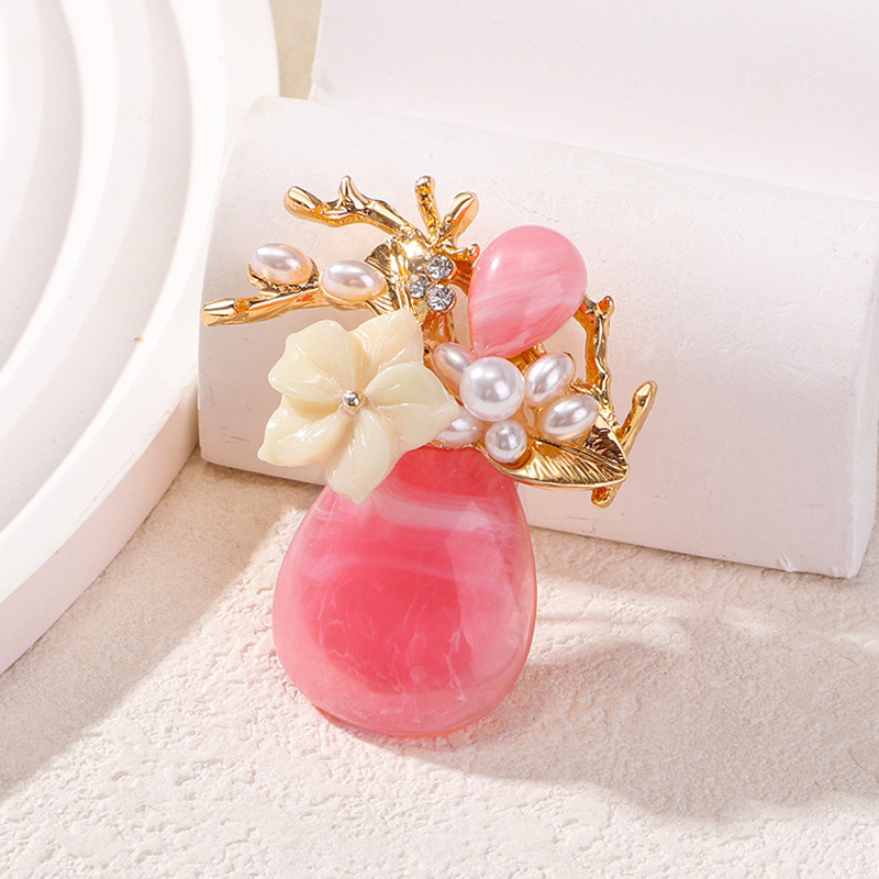 Elegant fuchsia organic retro fashionable brooch