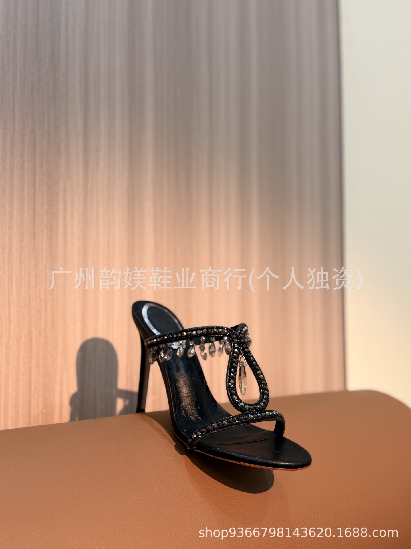 펜던트 블랙 하이힐 9.5cm