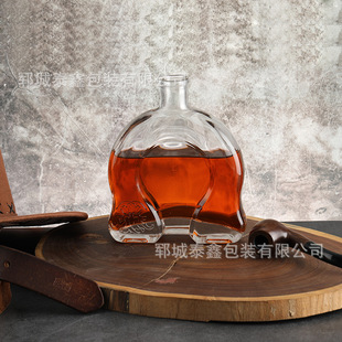 Supply Various Specifications of Glass Wine Bottles/Foreign Wine Bottles/Brandy Bottles/Xo Bottles/Whiskey Empty Wine Bottles