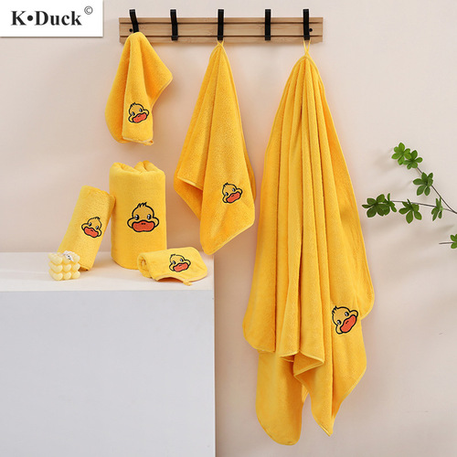 New Small Yellow Duck Towel Wholesale Thick Coral Fleece Absorbent Home Use Cartoon Square Towel Bath Set of 3