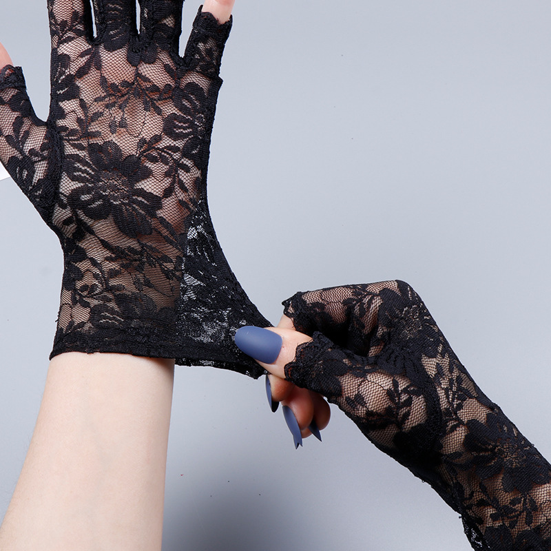 Lace gloves
