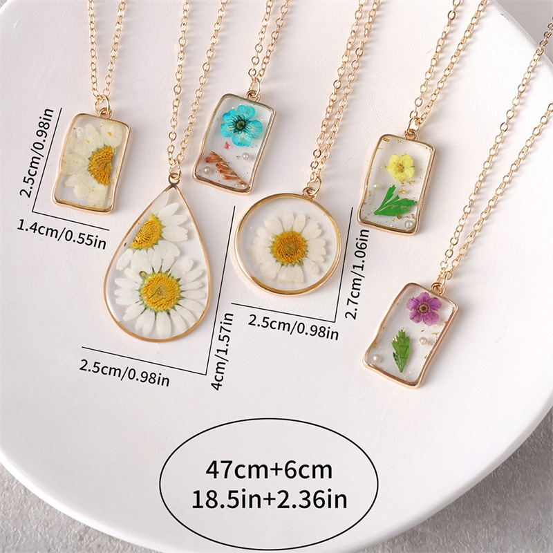15g Weight Resin Pendant Material Pendant Necklace Classification Alloy Chain Material 1 Piece Quantity Casual Occasion Alloy, Resin Material Flower Pattern Unisex Gender Plating Design Pastoral, Simple Style Style Pastoral Simple Style Flower Alloy Resin Wholesale Pendant Necklace 1