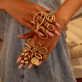 耳环;项链;手链