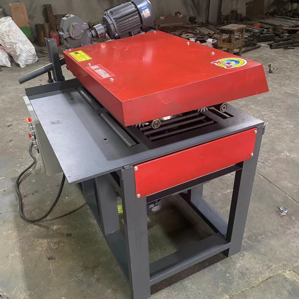 小型多片锯模板多片锯方木托盘龙骨开料锯多片锯木工机械厂家直销