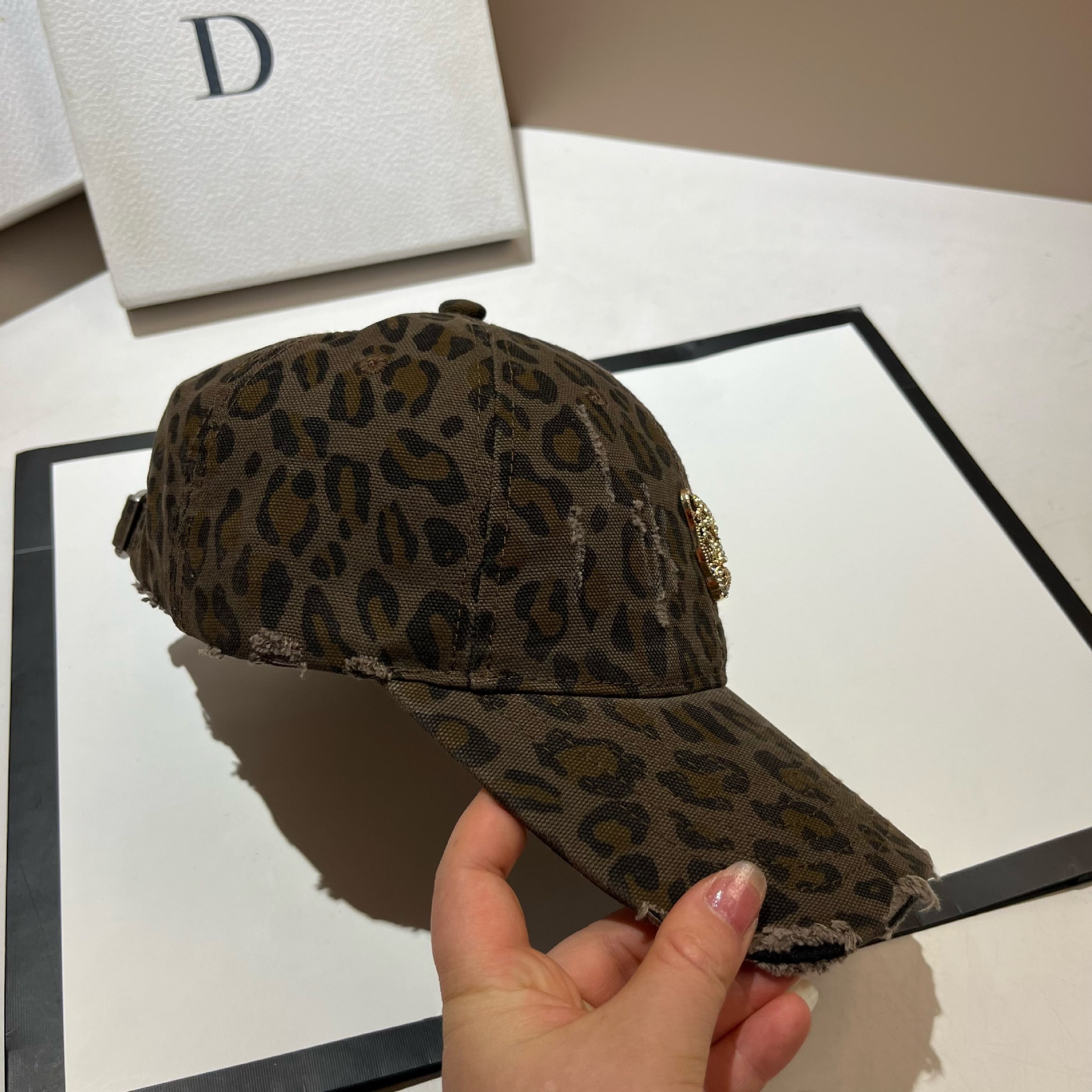 Sweet and Cool Leopard Pattern Baseball Korean Edition Star Style Personalized Piercing Duck Tongue Fashion Outdoor_voghion.com