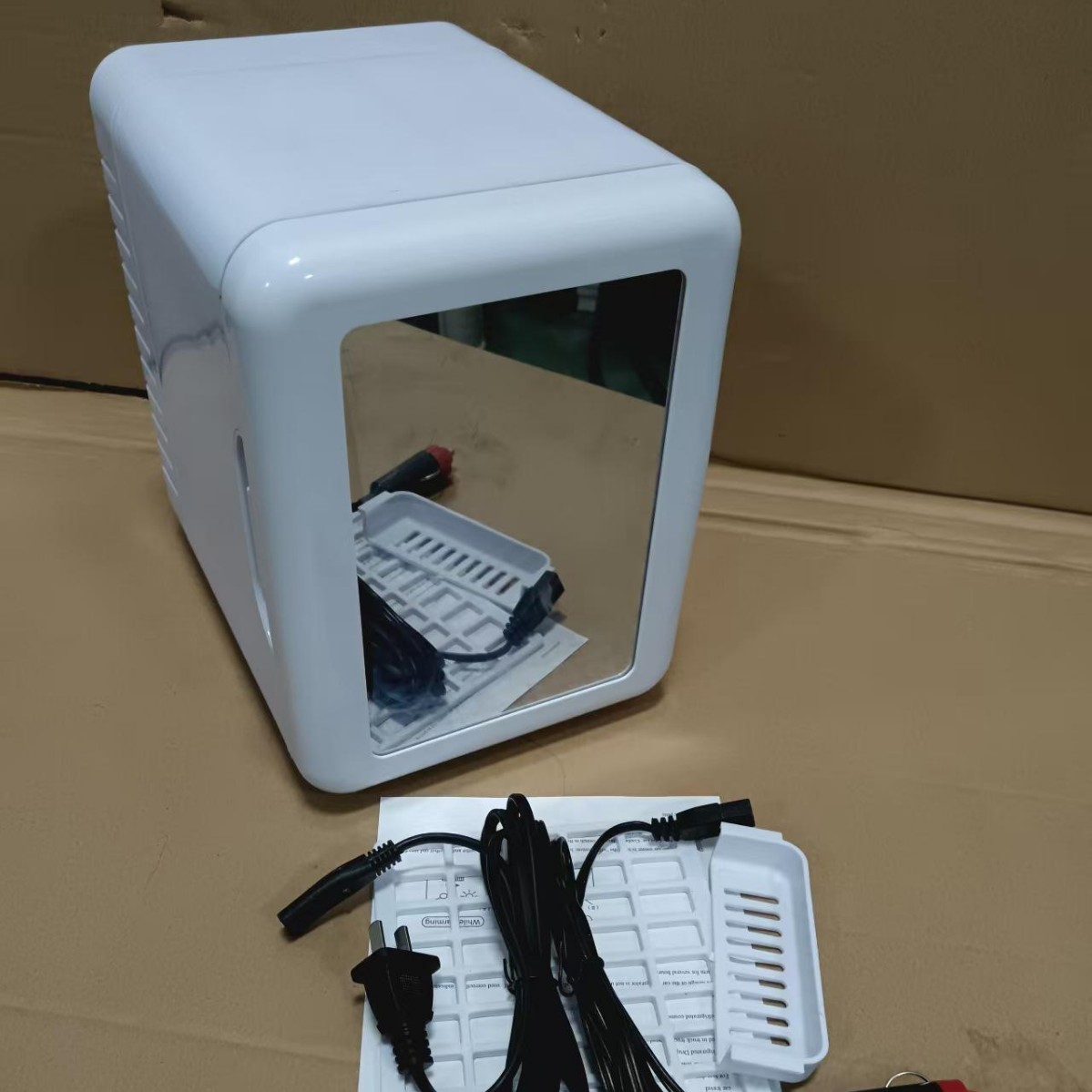 专供外贸亚马逊七彩灯化妆镜迷你4L小型美妆冰箱