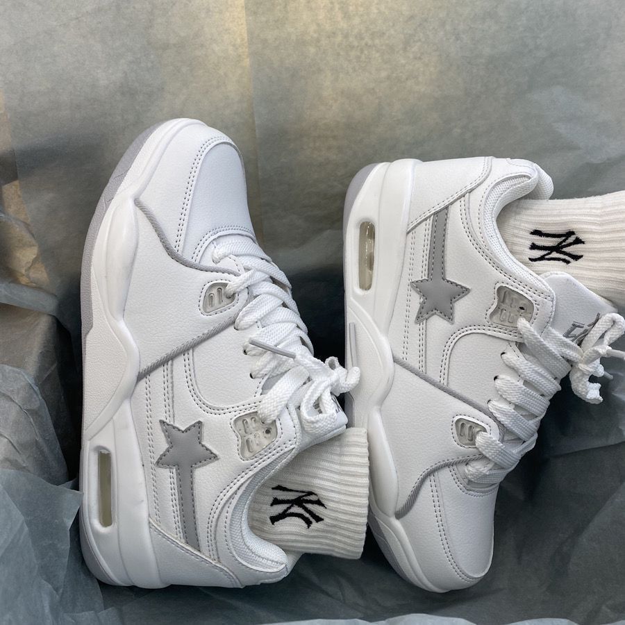 2024 verano nuevo chino rojo grueso aumento de altura zapatos casuales zapatos deportivos blancos estrellas cojín de aire pareja zapatos de patinaje mujeres