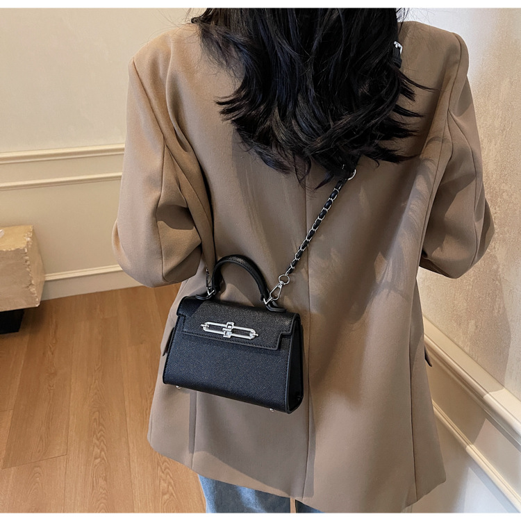 Kelly Bag femenino 2025 nuevo bolso femenino de cadena salvaje moda europea y americana de alta gama bandolera pequeño bolso cuadrado